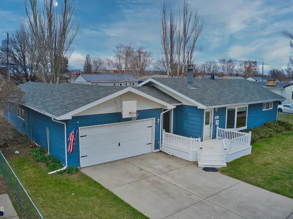 1519 10th Ave W, Williston, ND 58801