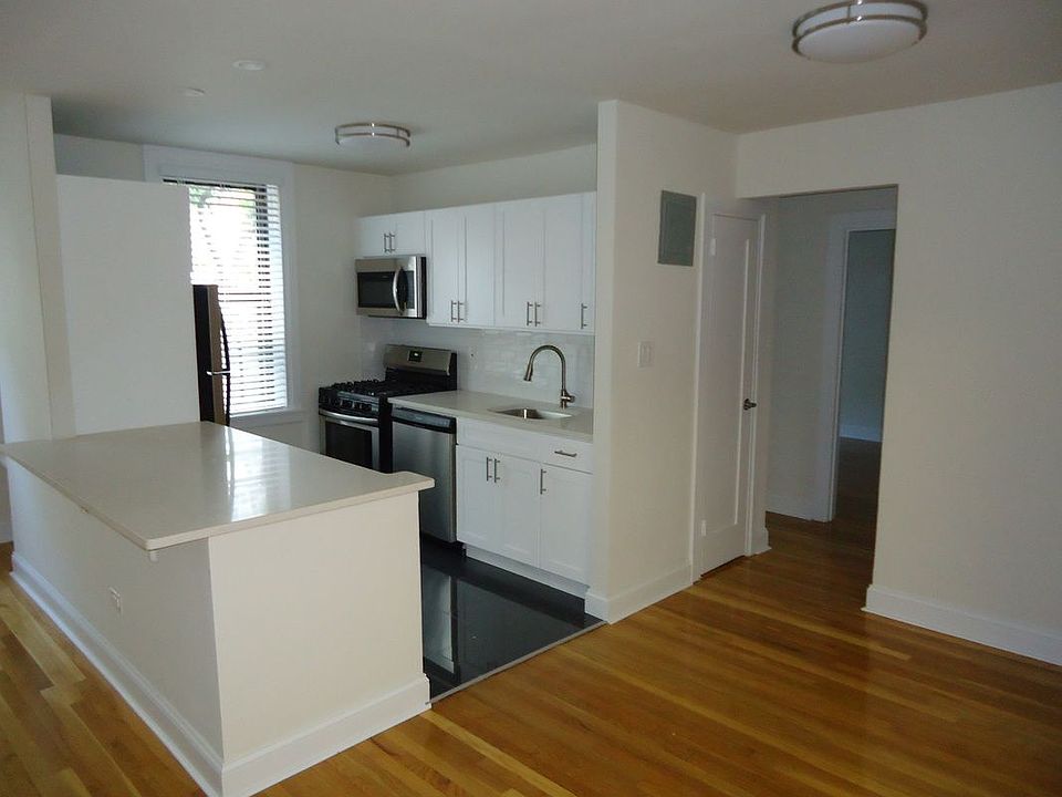 1st image of 14210 Hoover Ave APT 517