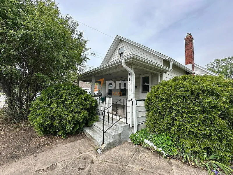 810 Poplar St photo 1