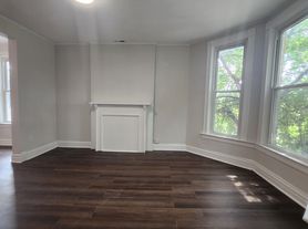 2330 W Erie St, Chicago, IL