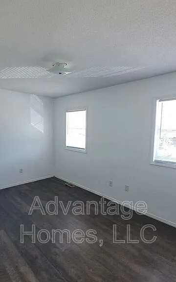 711 N 70th Ter — Photo 7