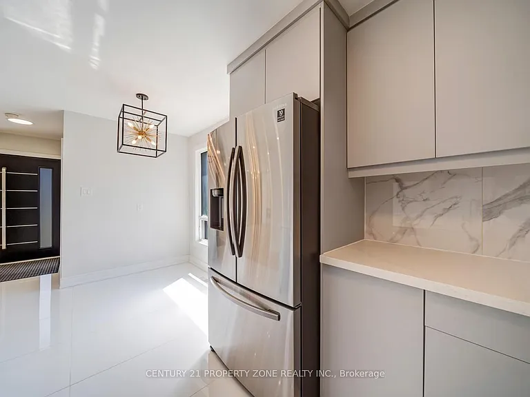 203 Toynbee Trl — Photo 20
