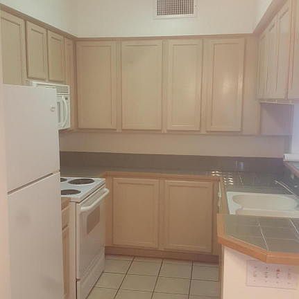 4th image of 5837 E 26th St