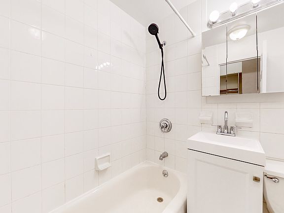 4th image of 332 E 93rd St APT 2D