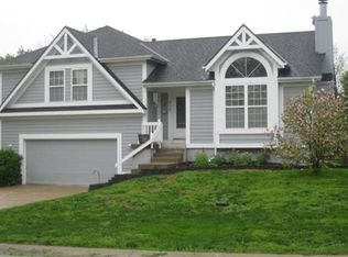 950 E 126th Ter, Olathe, KS 66061