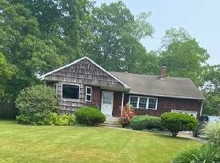 103 Daisy Dr, Mastic Beach, NY 11951