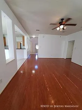 Beautiful 5 bed/3 bath Home in Tomball Available Now! — Photo 3
