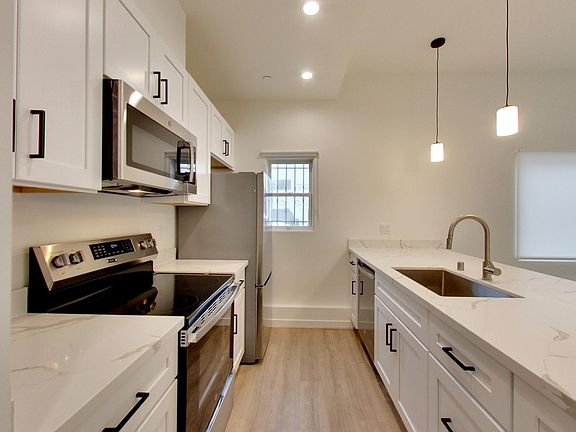 3rd image of 1301 La Playa St