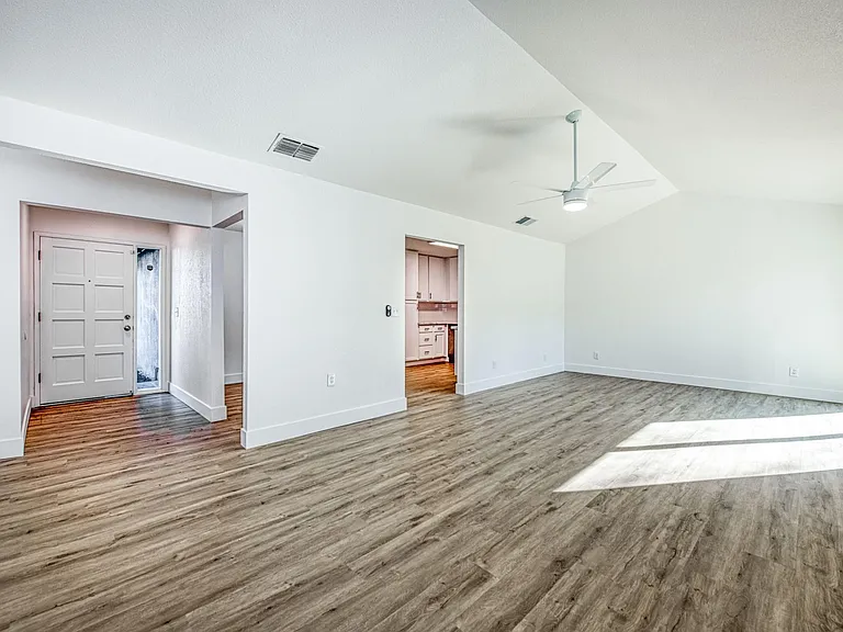 672 W Antonio Dr — Photo 5