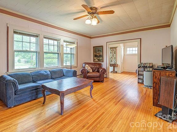 5th image of 133 Westwood Pl