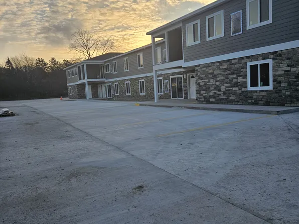 220 S 7th St #3, Waterford, WI 53185