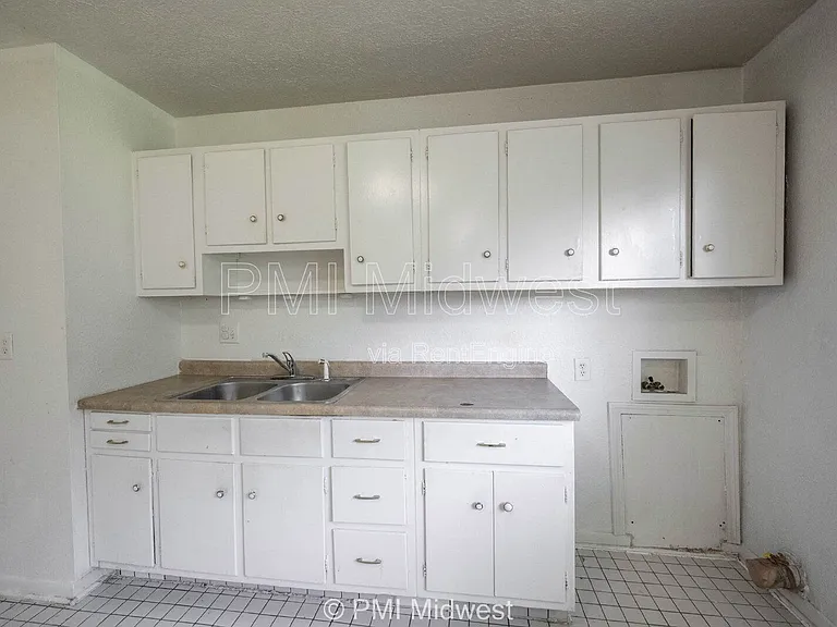 8124 E 37th Pl — Photo 9