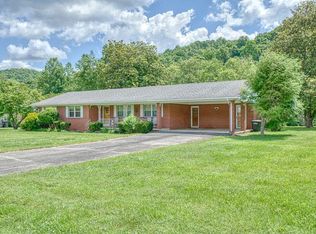 221 Obey Dr, Celina, TN 38551
