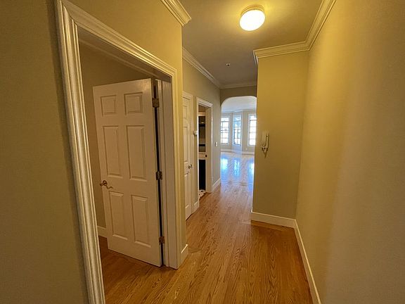 4th image of 1925 Jefferson St APT 201