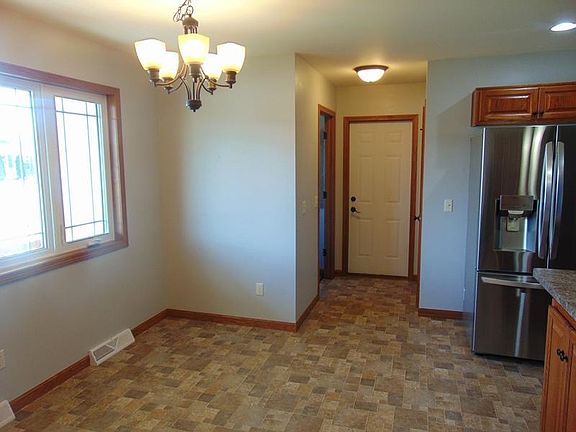 3rd image of 1610 Crane Ct