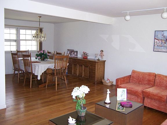 5th image of 24 Knollwood Dr