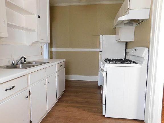 4th image of 3317 W Markham St