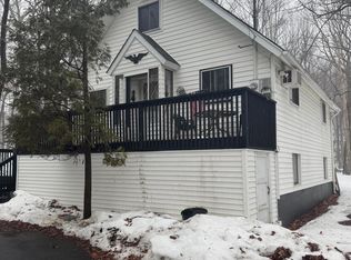 106 Lakewood Dr, Dingmans Ferry, PA 18328