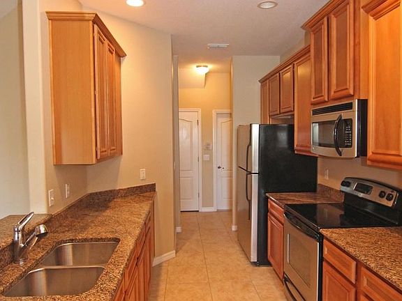 3rd image of 1421 Priory Cir