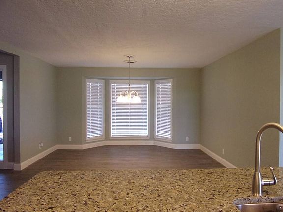 2nd image of 2801 Oaklawn Dr