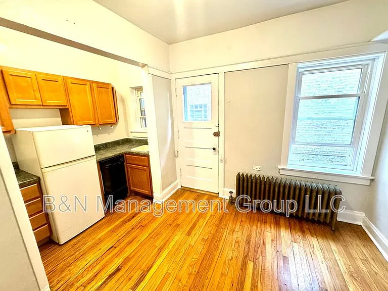 1055 W Dakin St #1 — Photo 3
