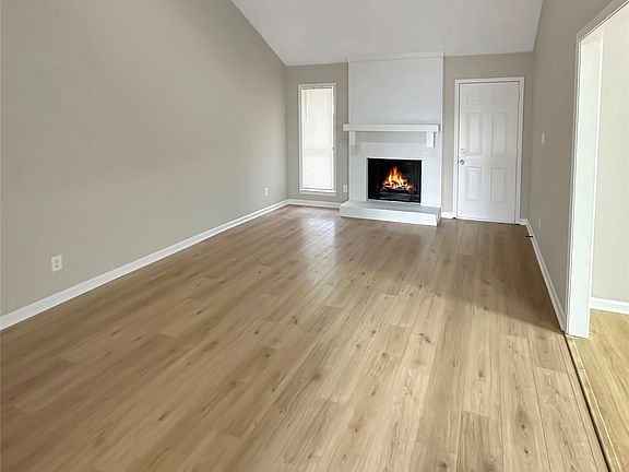 4th image of 1330 Pampas Point