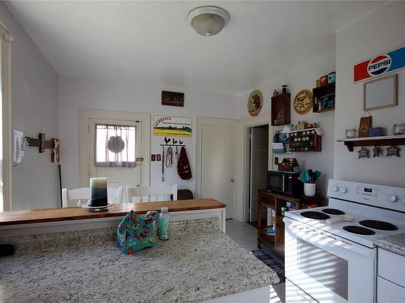 5th image of 730 Green St