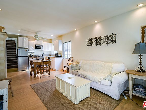 4th image of 24 Breeze Ave