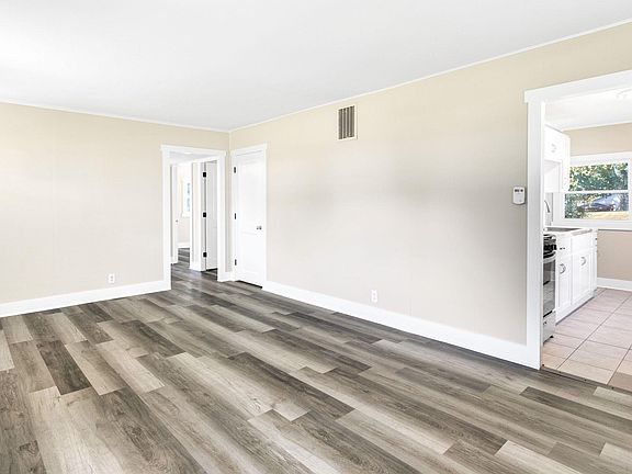 5th image of 3707 Addison St