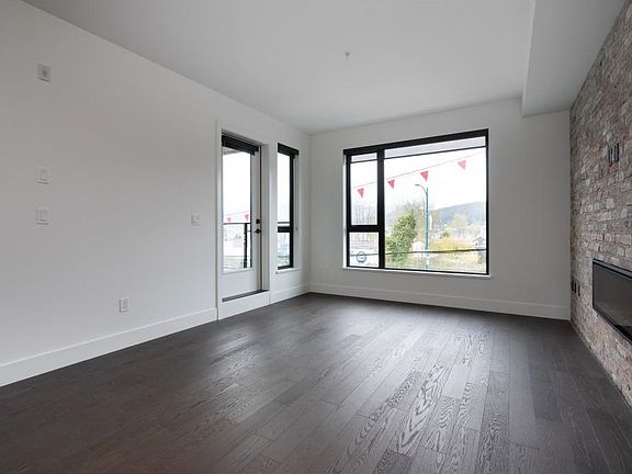 4th image of 83 Moody St #208