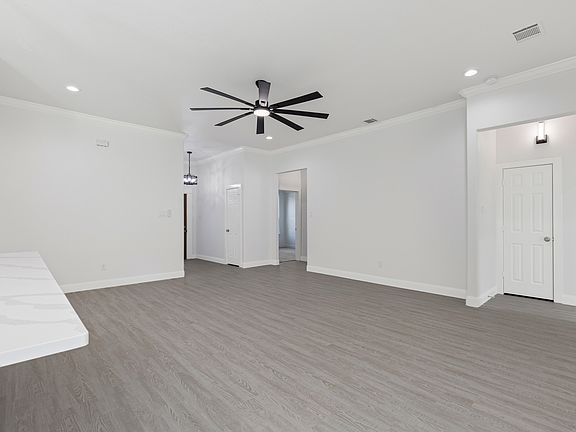 5th image of 8117 Downe Dr