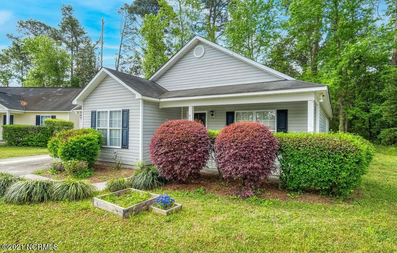 3 bed, 1319 sqft, $1,995 — Photo 1