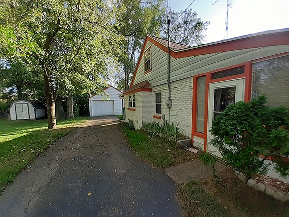 3rd image of 299 Eldred St