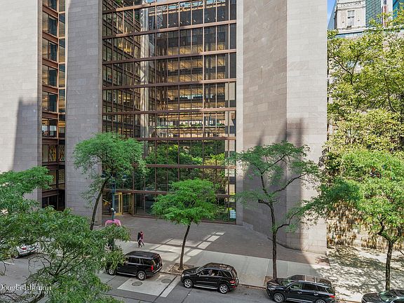 4th image of 320 E 42nd St APT 302