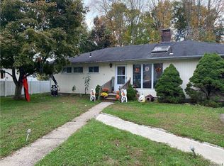 127 Herbert Ave, Lindenhurst, NY 11757