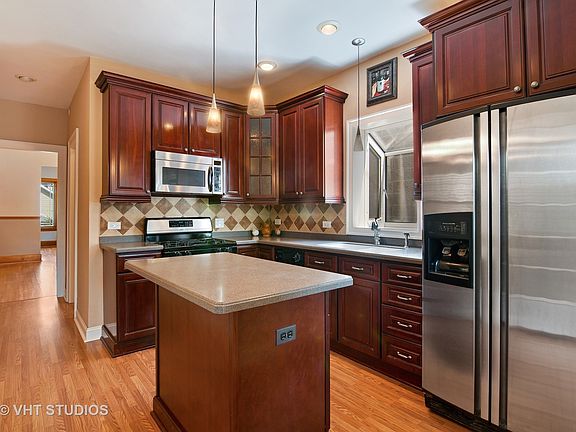 5th image of 1829 W Wellington Ave
