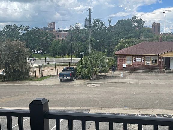 3rd image of 405 Dunwoody St APT 13