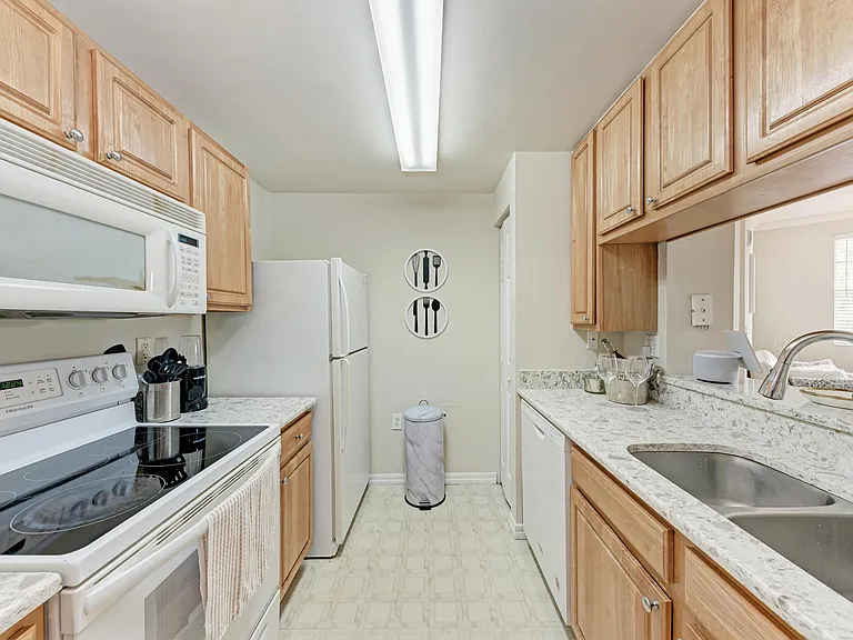 5601 Bentgrass Dr #304 — Photo 18
