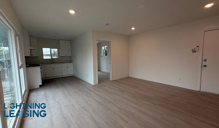 5000 Coliseum St #8 — Photo 8