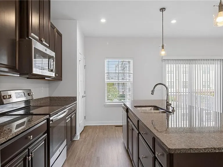 459 Westport St — Photo 5