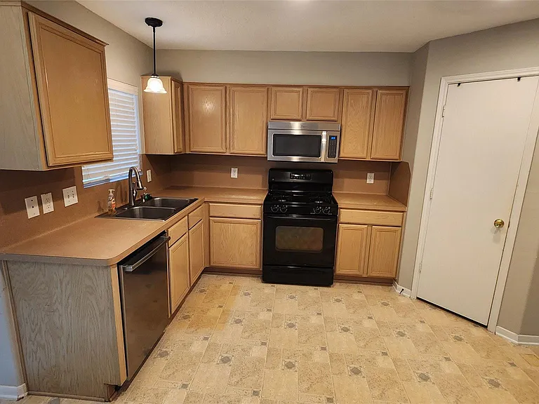 12214 Carriage Oak Cir — Photo 7