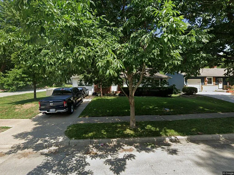 8101 Summit St — Photo 1