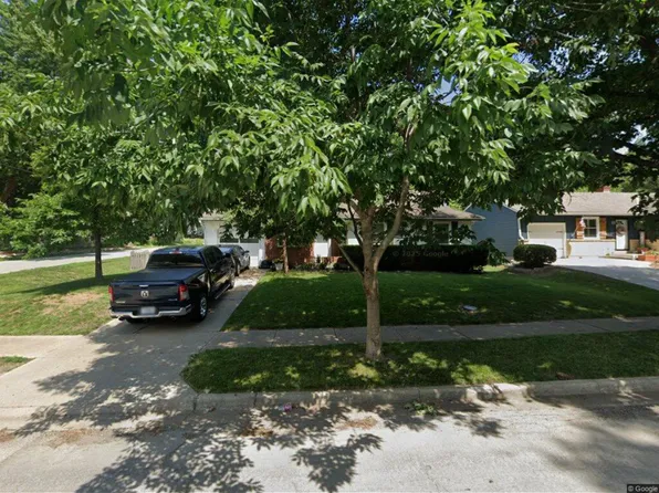 8101 Summit St, Kansas City, MO 64114