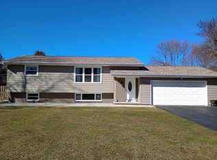 862 Woodfield Rd, Neenah, WI 54956