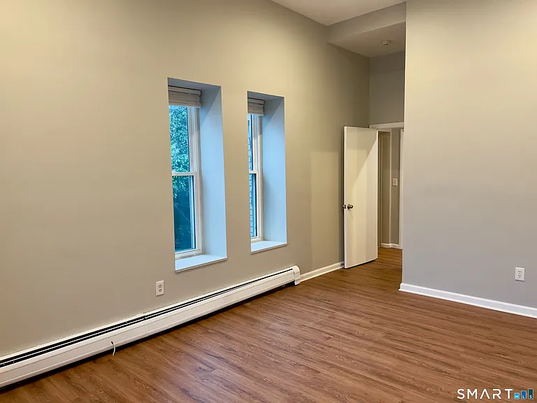 300-302 Soundview Ave — Photo 16
