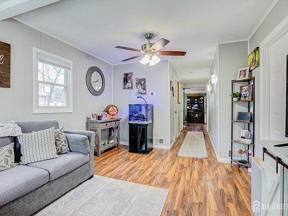 3rd image of 54 Red Bank Rd