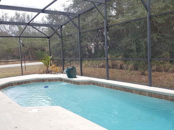 5th image of 415 Manitoba Ln