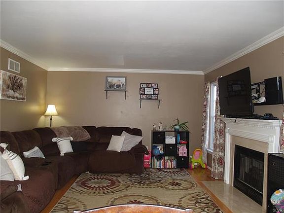 3rd image of 123 Somerset St