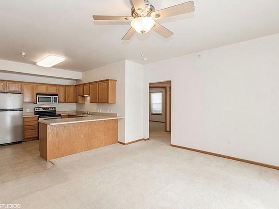 2nd image of 60 E Jefferson St #8
