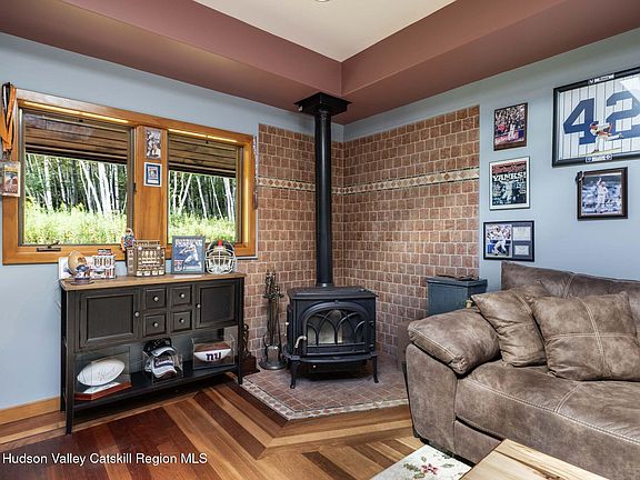 2nd image of 32 Blackberry Drive